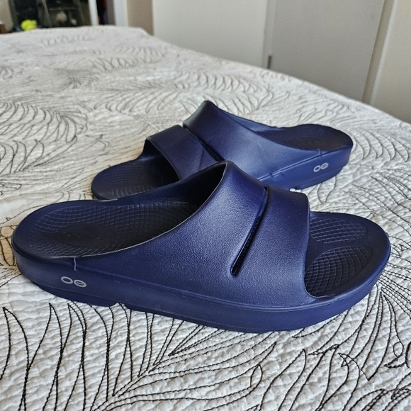 VGUC OOFOS Ooahh Recovery Slide Sandals Deep Navy Comfort Unisex M8 W10 - Picture 1 of 14